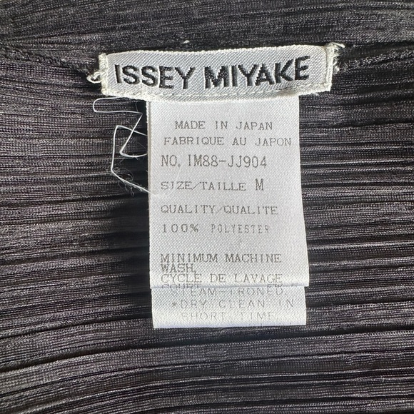 Issey Miyake sleeveless shirt - Picture 2 of 2